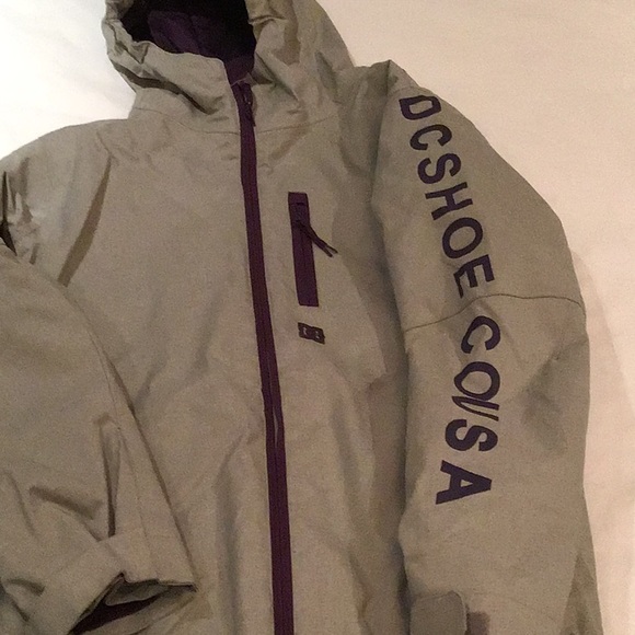 DC women’s Snowboarding Jacket - Picture 3 of 10